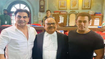 Salman Khan is all smiles as he meets Satish Kaushik, Arbaaz Khan on the sets of Patna Shukla; see photos Salman Khan is all smiles as he meets Satish Kaushik, Arbaaz Khan on the sets of Patna Shukla; see photos