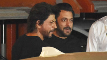 Shah Rukh Khan arrives at Salman Khan’s residence for his birthday
