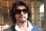 Sonu Nigam gets clicked by paps at the airport