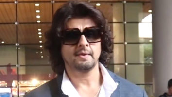 Sonu Nigam gets clicked by paps at the airport