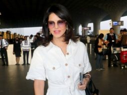 Sunny Leone flashes her pretty smile for paps at the airport