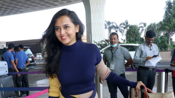 Tejasswi Prakash flashes her cute smile for paps at the airport