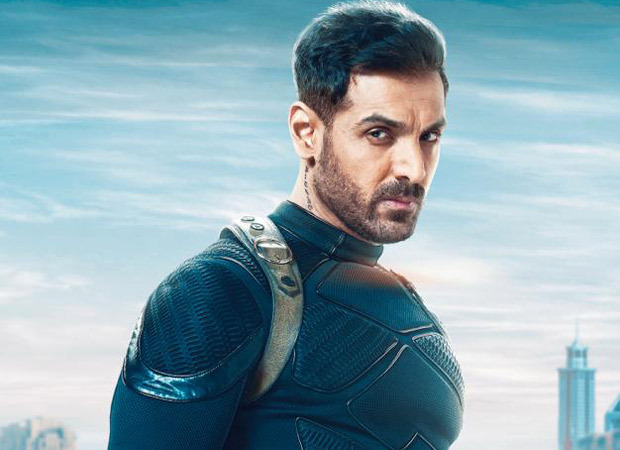 "We have an extraordinary battle when Shah Rukh Khan takes on John Abraham" - says Pathaan director Siddharth Anand