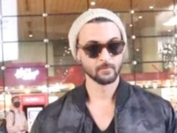 Aayush Sharma gets chicken with son twinning in black outfit at the airport
