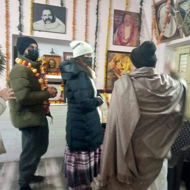 Anushka Sharma and Virat Kohli visit Vrindavan, offer prayers at Neem Karoli Baba ashram, see photos 