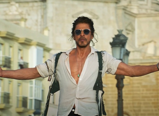 Ask SRK: Shah Rukh Khan leaves netizens in splits when a fans asks who will Pathaan kiss Ask SRK: Shah Rukh Khan leaves netizens in splits when a fans asks who will Pathaan kiss