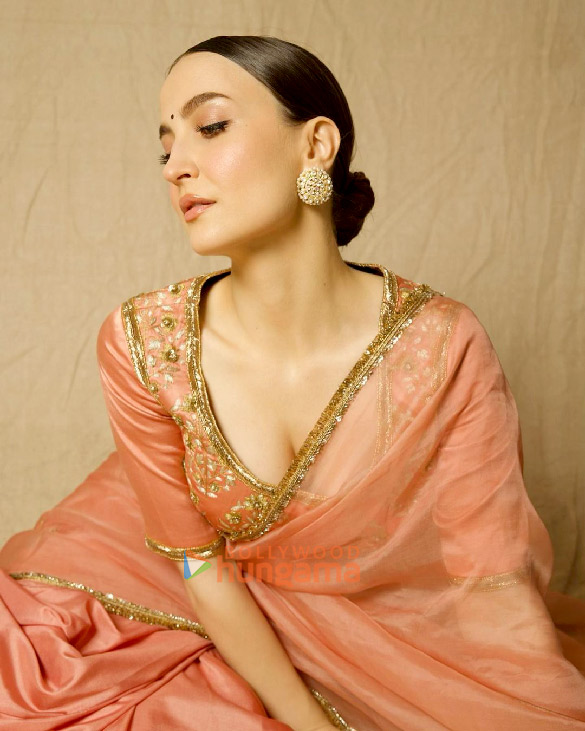 elli avrram 7 5
