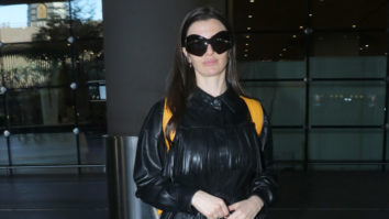 Giorgia Andriani slays her airport look with an all black outfit as she poses for the shutterbugs holding her puppy