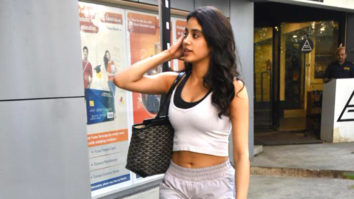 Janhvi Kapoor poses with fans post workout session