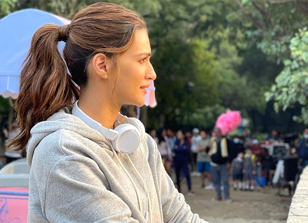 'Bantu & Samara': Kriti Sanon shares a BTS pic from Shehzada set, clicked by Kartik Aaryan!