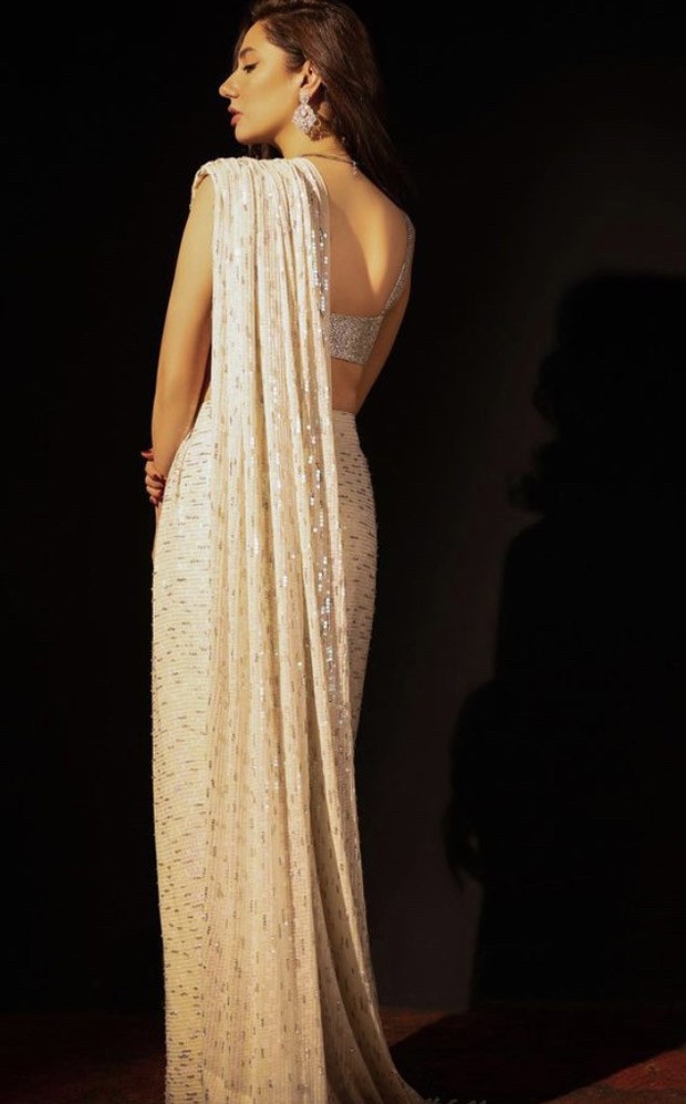 Mahira Khan is winning hearts for her traditional look in an ivory saree with sequins