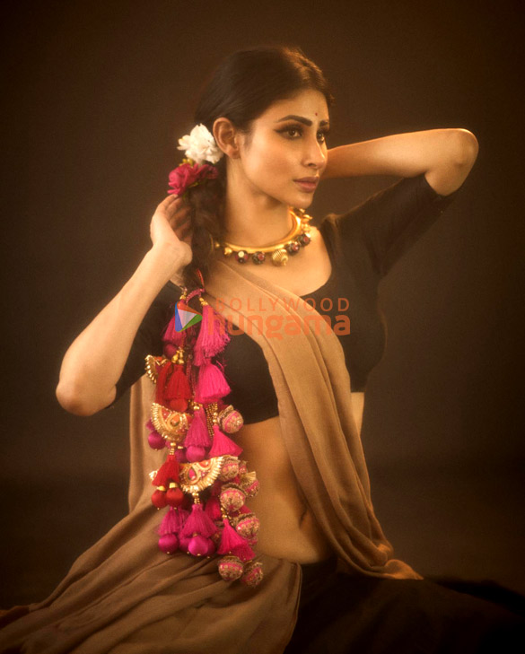 mouni roy 2 201
