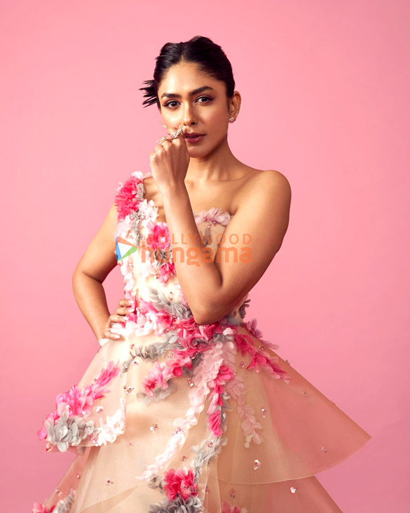 mrunal thakur 2 111