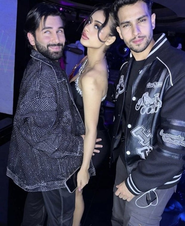 Nysa Devgan rings in the New Year with pals in Dubai while flaunting a Rs. 32K embellished black outfit