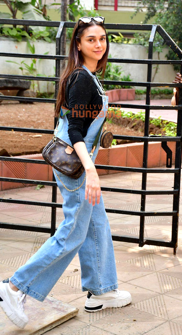 photos aditi rao hydari spotted in bandra 3 6