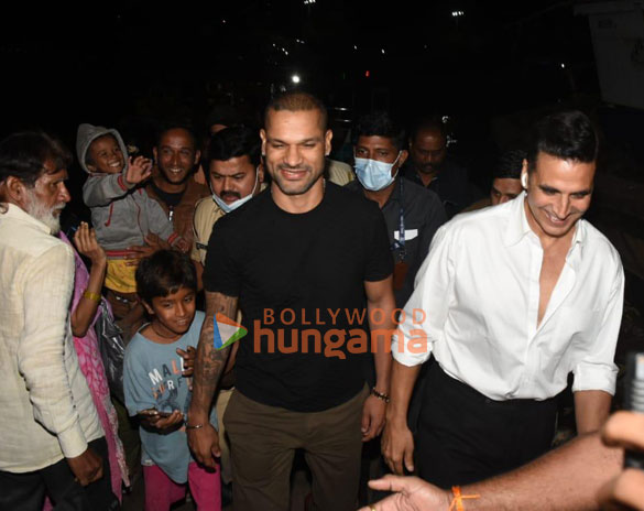 photos akshay kumar and shikhar dhawan snapped at the versova jetty 4