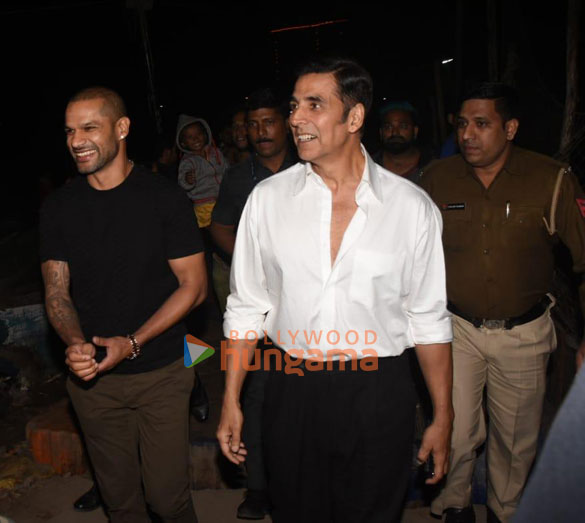 photos akshay kumar and shikhar dhawan snapped at the versova jetty 7