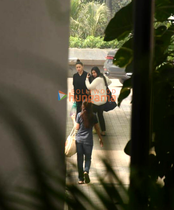 Photos: Alia Bhatt and Shaheen Bhatt spotted in Bandra Photos: Alia Bhatt and Shaheen Bhatt spotted in Bandra