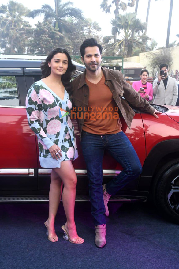 Photos Alia Bhatt And Varun Dhawan Attends The Zee Cine Awards 2023 ...