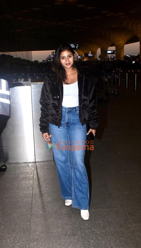 photos anjali arora snapped at the airport 1 3