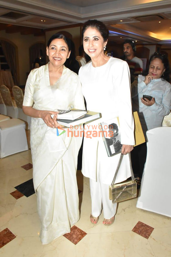 photos celebs attend javed akhtars book launch 665 4