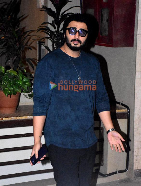photos celebs snapped at kareena kapoor khans residence for amrita aroras birthday celebration 3
