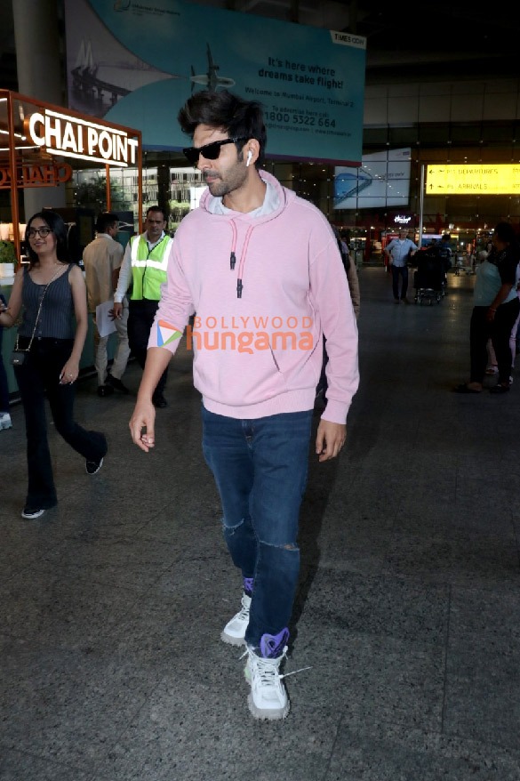 photos deepika padukone rakul preet singh and others snapped at the airport 10