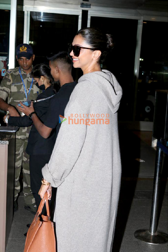 photos deepika padukone and rakul preet singh snapped at the airport 2