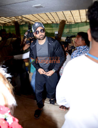 Photos: Emraan Hashmi spotted at Sunny Super Sound in Juhu
