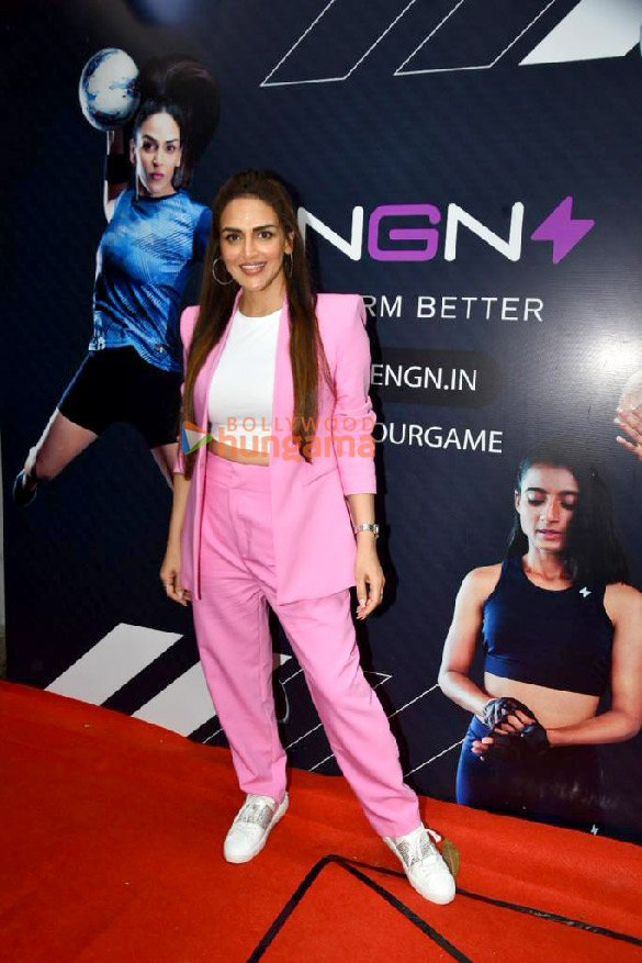 Photos: Esha Deol snapped attending a store launch in Bandra Photos: Esha Deol snapped attending a store launch in Bandra