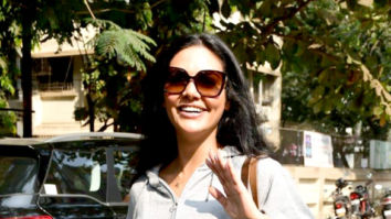 Photos: Esha Gupta snapped in Juhu