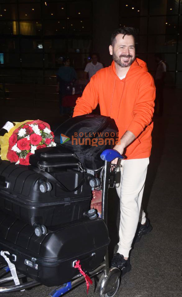 photos hema malini elnaaz norouzi and edward maya snapped at the airport 6