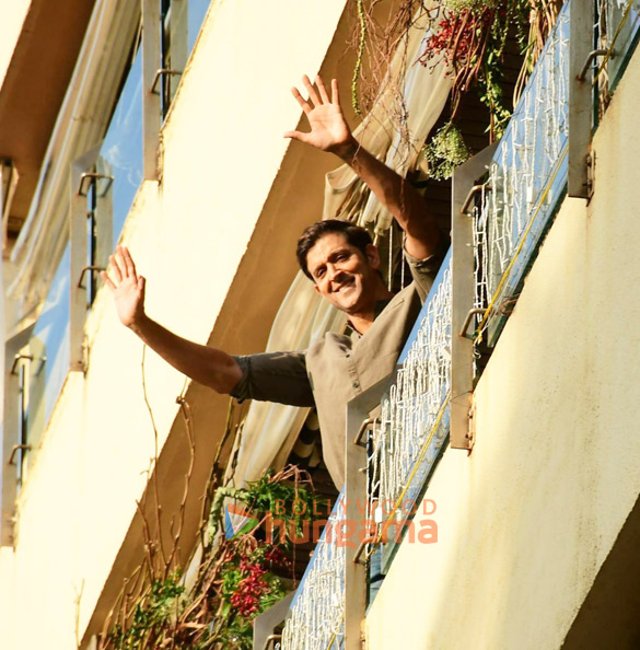photos hrithik roshan spotted on his birthday at his residence in juhu 112 1