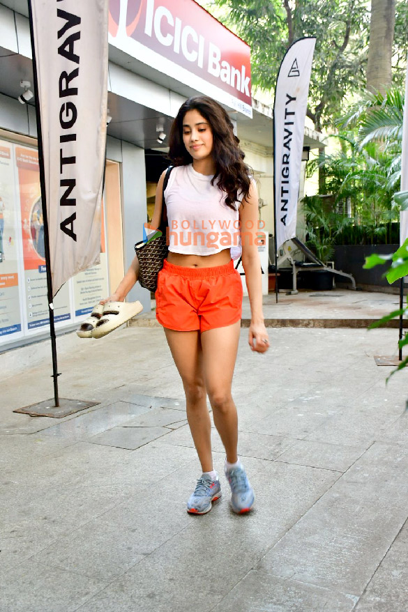 photos janhvi kapoor spotted outside the gym 3 11