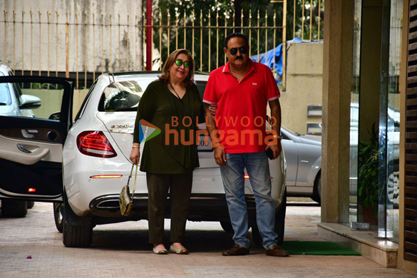 photos kareena kapoor khan saif ali khan karisma kapoor and others spotted at ranbir kapoors residence 4