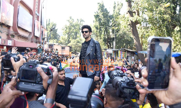 photos kartik aaryan kriti sanon and bhushan kumar grace the trailer launch of shehzada 5
