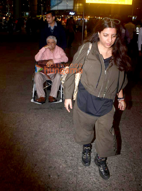 photos kartik aaryan shruti haasan javed akhtar and zoya akhtar snapped at the airport 3