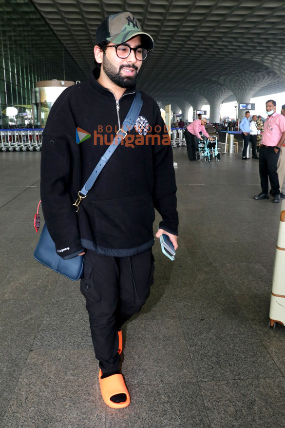 photos kartik aaryan shruti haasan javed akhtar and others snapped at the airport 1