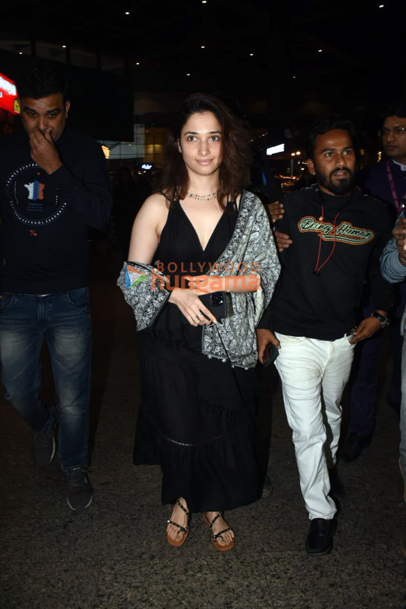 photos kartik aaryan tamannaah bhatia aryan khan and others snapped at the airport 2