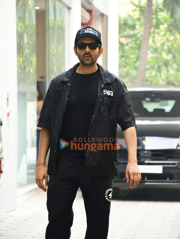 photos kartik aaryan and diljit dosanjh snapped at t series office in andheri 3