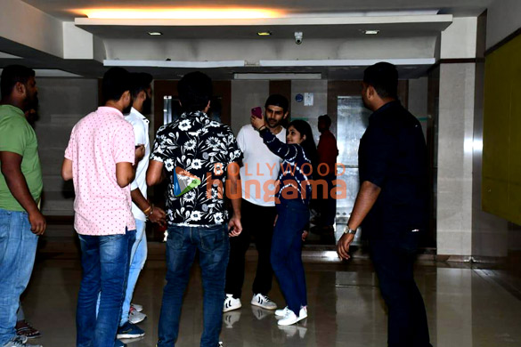 photos kartik aaryan and rohit dhawan snapped in andheri 5