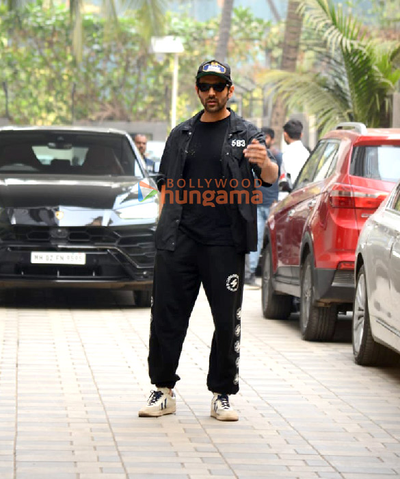 photos kartik aaryan snapped at t series office in andheri 4 2