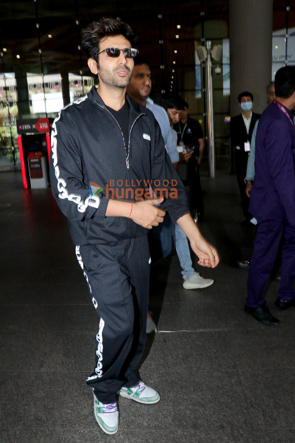 Photos: Kartik Aaryan, Sanjana Sanghi, Giorgia Andriani and others snapped at the airport Photos: Kartik Aaryan, Sanjana Sanghi, Giorgia Andriani and others snapped at the airport