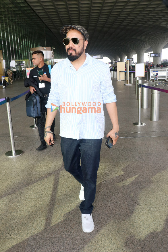 photos kartik aryan sanjana sanghi giorgia andriani and others snapped at the airport 10