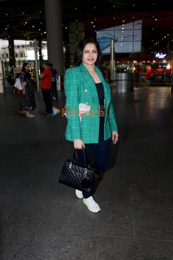photos kartik aryan sanjana sanghi giorgia andriani and others snapped at the airport 4