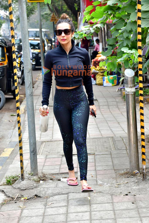photos malaika arora snapped outside diva yoga in bandra 4 25