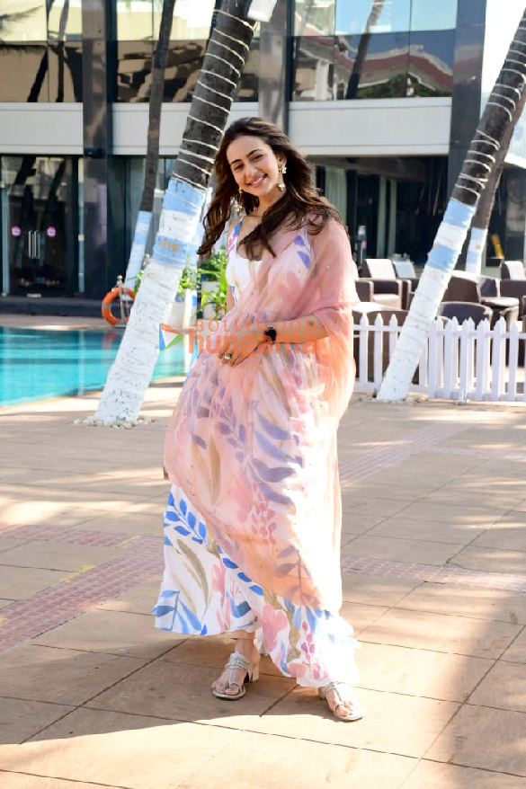 photos rakul preet singh snapped during chhatriwali promotions 4