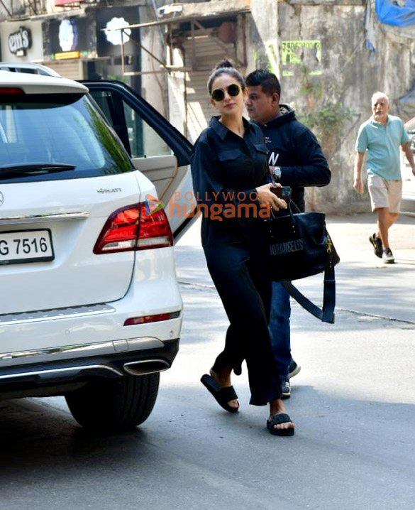 photos rakul preet singh spotted outside a salon in bandra 6