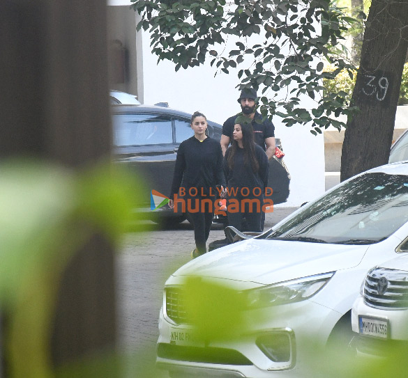 photos ranbir kapoor alia bhattand shaheen bhatt snapped with raha in mumbai 2