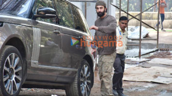 Photos: Ranbir Kapoor snapped at his new house in Bandra